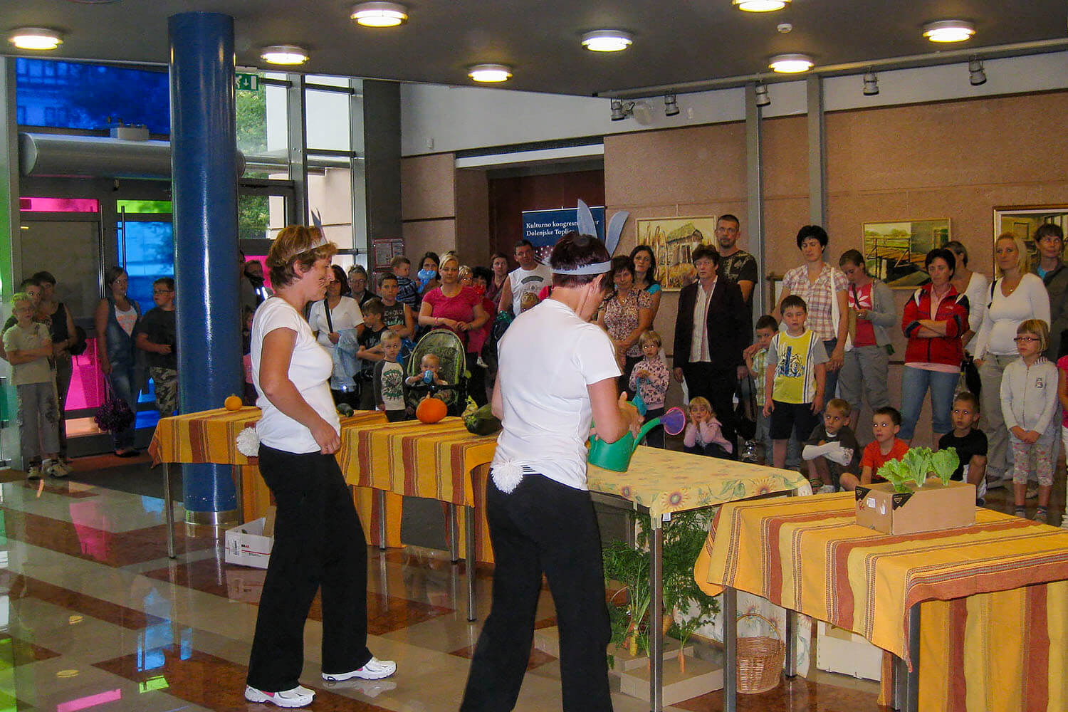 Mali zajček in velikansko korenje