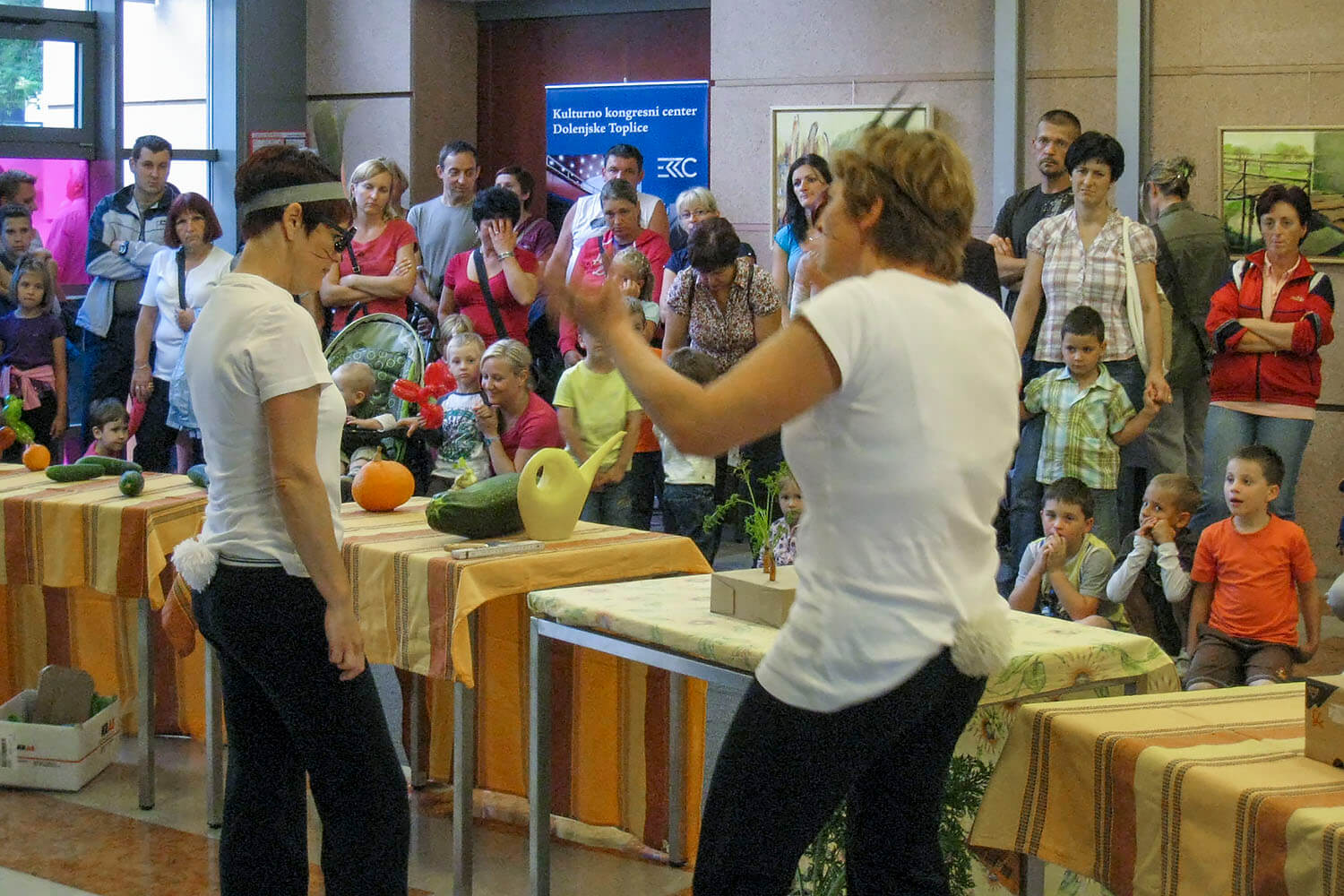 Mali zajček in velikansko korenje